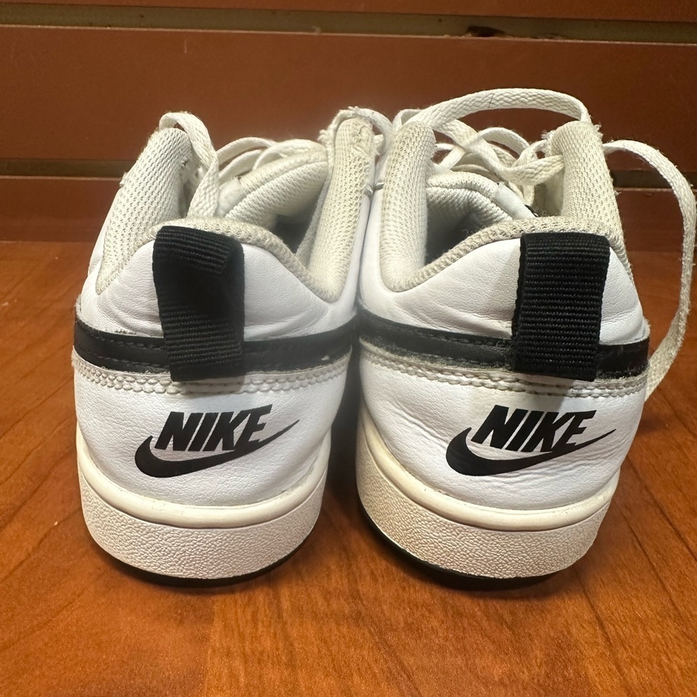 Nike White Classic Sneakers Low-Top Minimalist Design - Picture 5 of 14